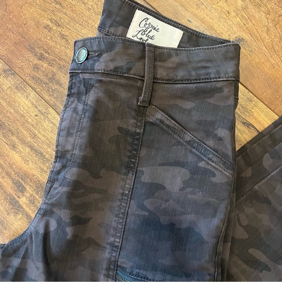 Cosmic Blue Love Women’s Camo Skinny Pants EUC Size 27 - Picture 2 of 6